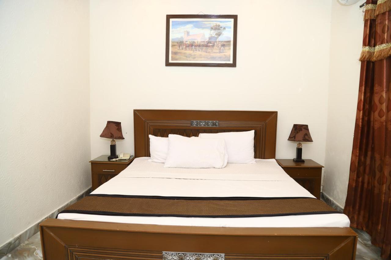 Hotel Green Fort Gulberg Lahore Esterno foto