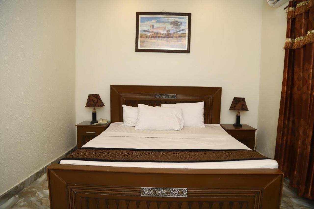 Hotel Green Fort Gulberg Lahore Esterno foto