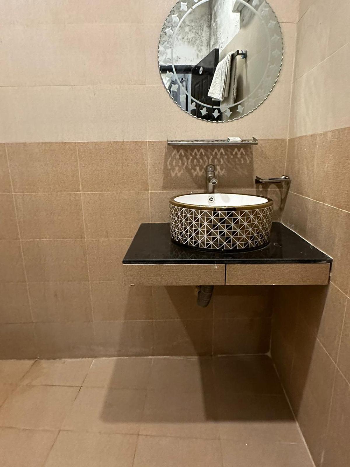 Hotel Green Fort Gulberg Lahore Esterno foto