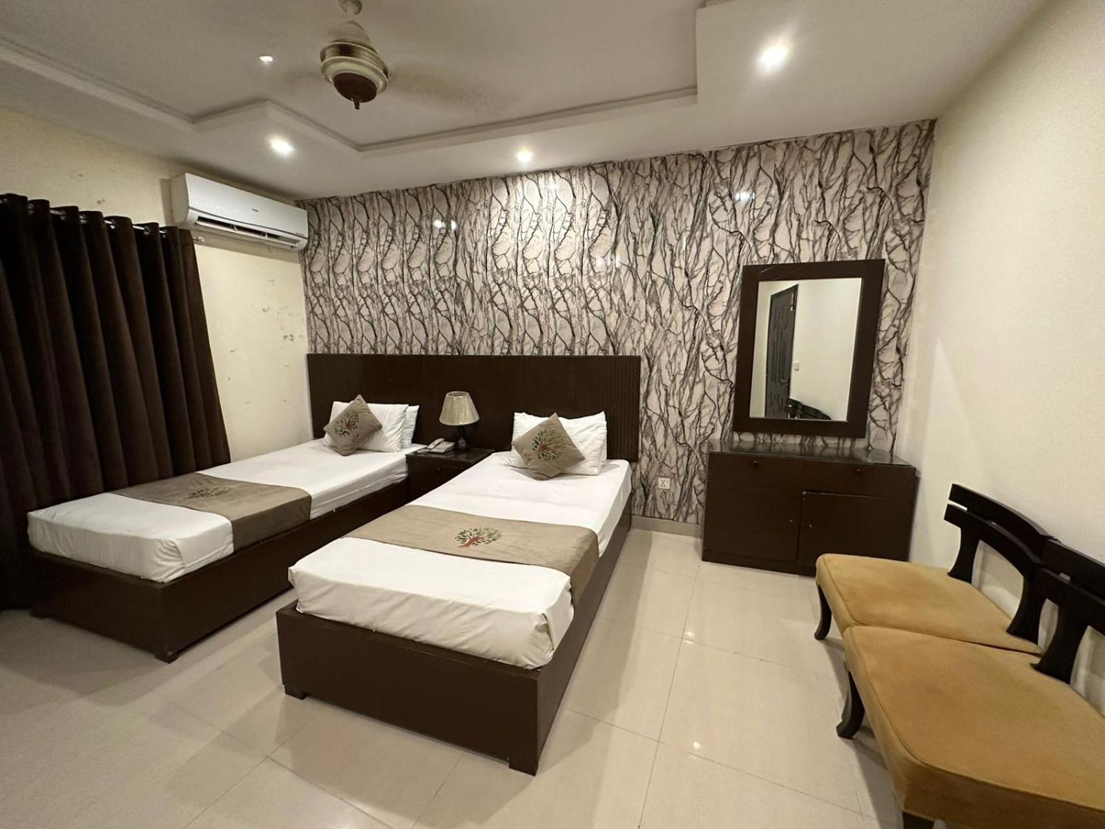 Hotel Green Fort Gulberg Lahore Esterno foto