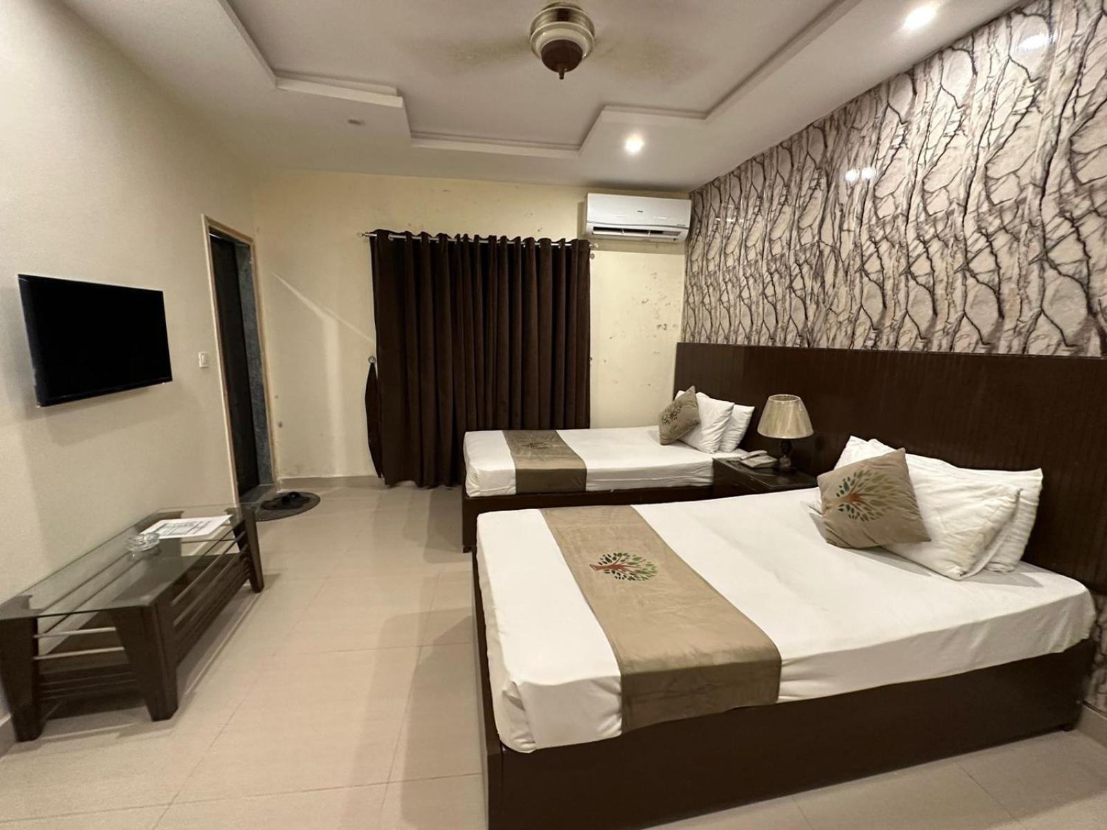 Hotel Green Fort Gulberg Lahore Esterno foto