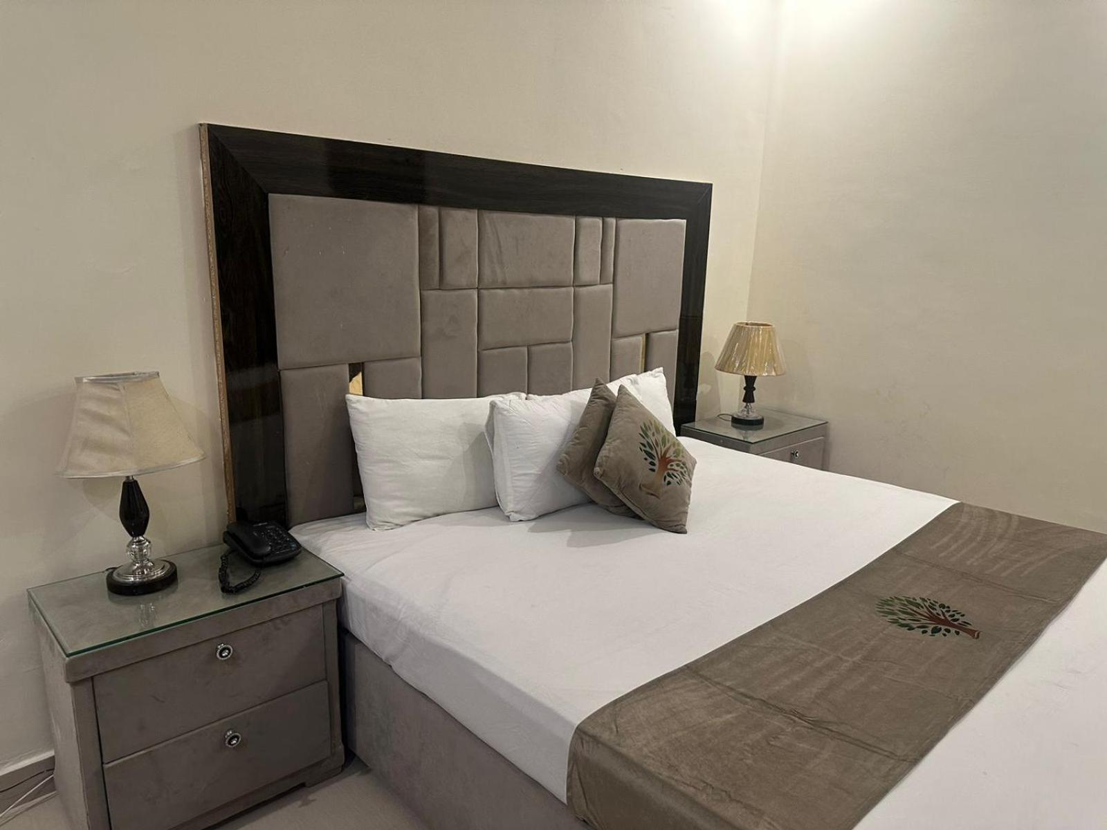 Hotel Green Fort Gulberg Lahore Esterno foto