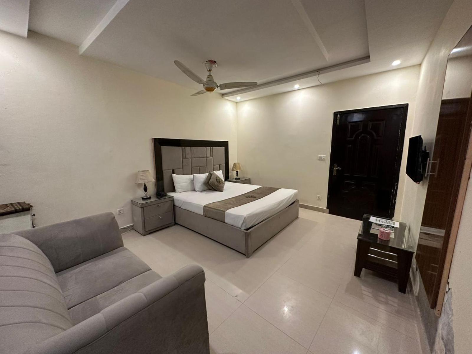 Hotel Green Fort Gulberg Lahore Esterno foto