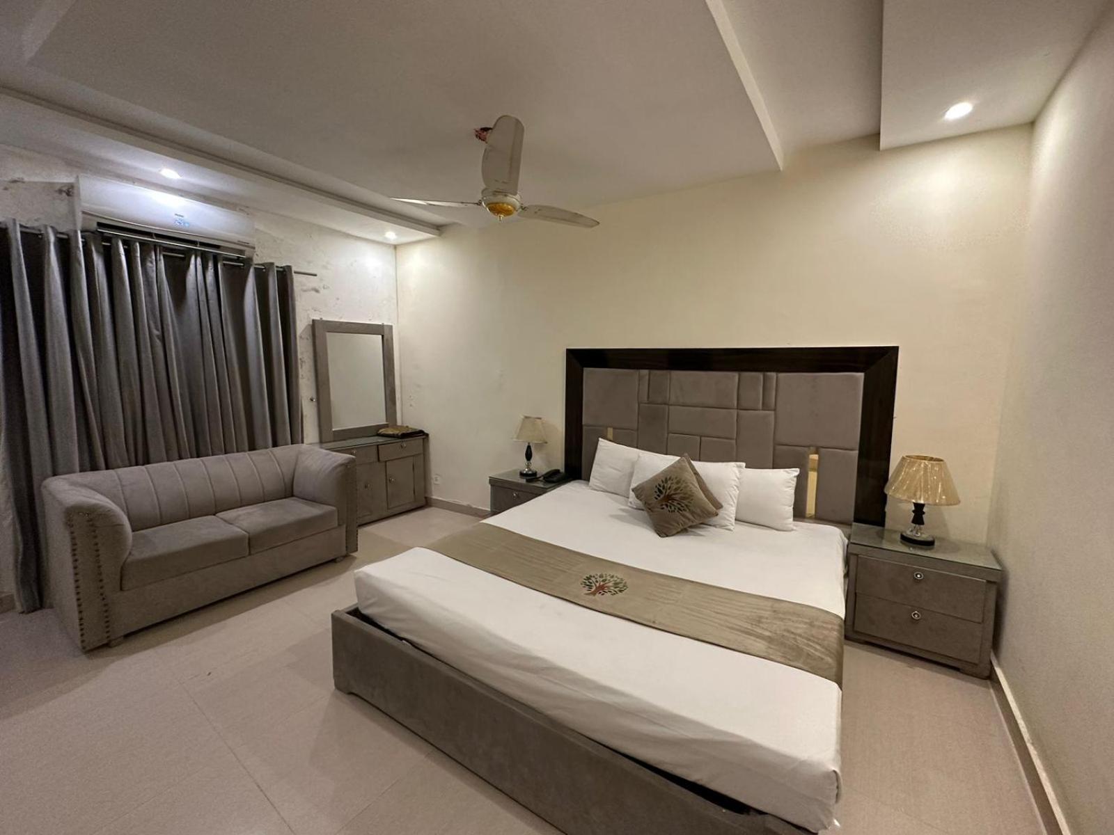 Hotel Green Fort Gulberg Lahore Esterno foto