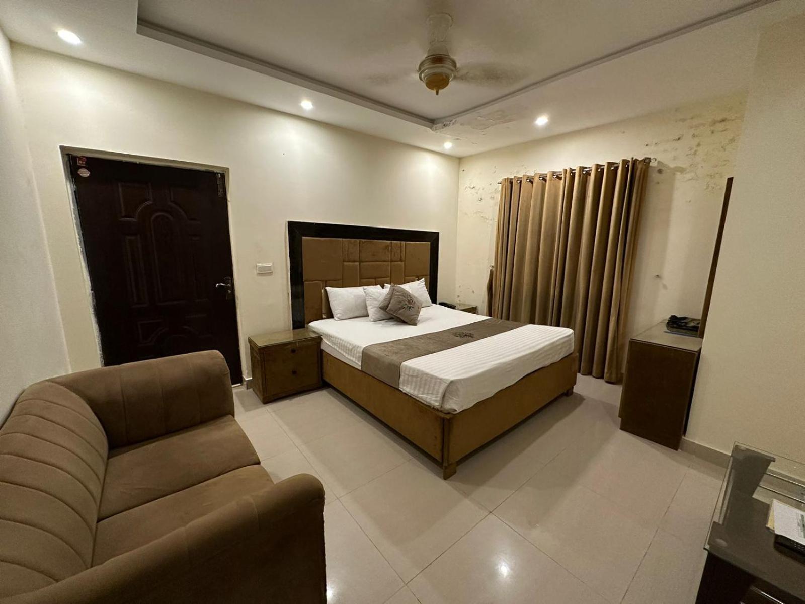Hotel Green Fort Gulberg Lahore Esterno foto