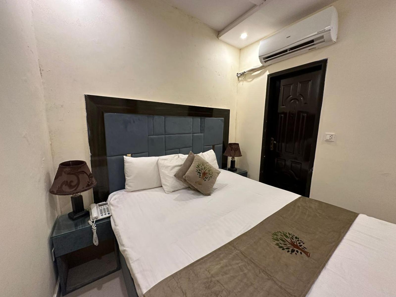 Hotel Green Fort Gulberg Lahore Esterno foto