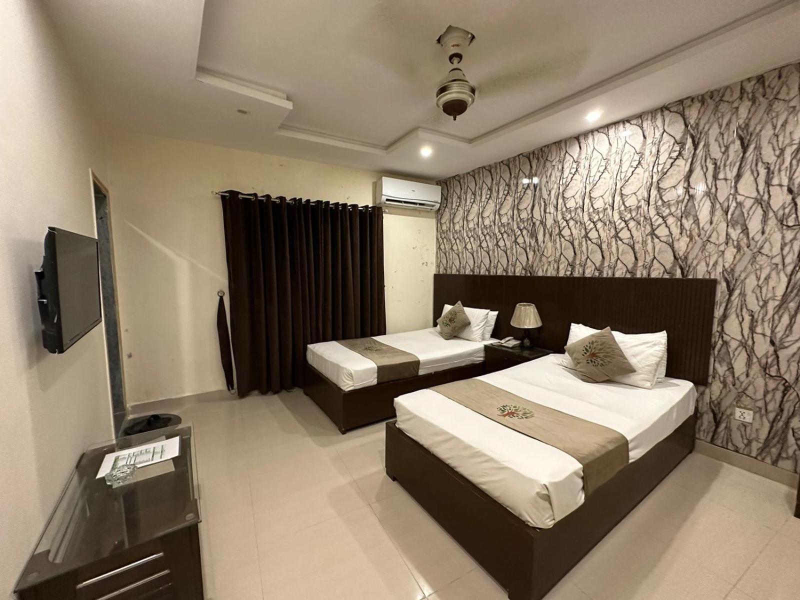 Hotel Green Fort Gulberg Lahore Esterno foto