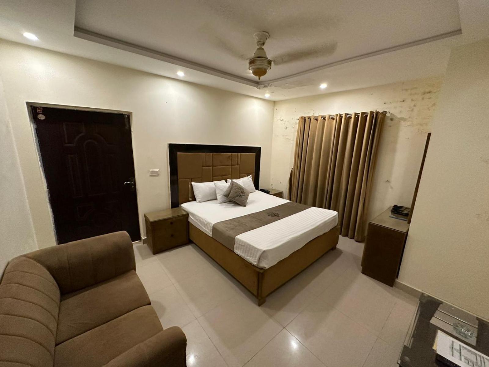 Hotel Green Fort Gulberg Lahore Esterno foto