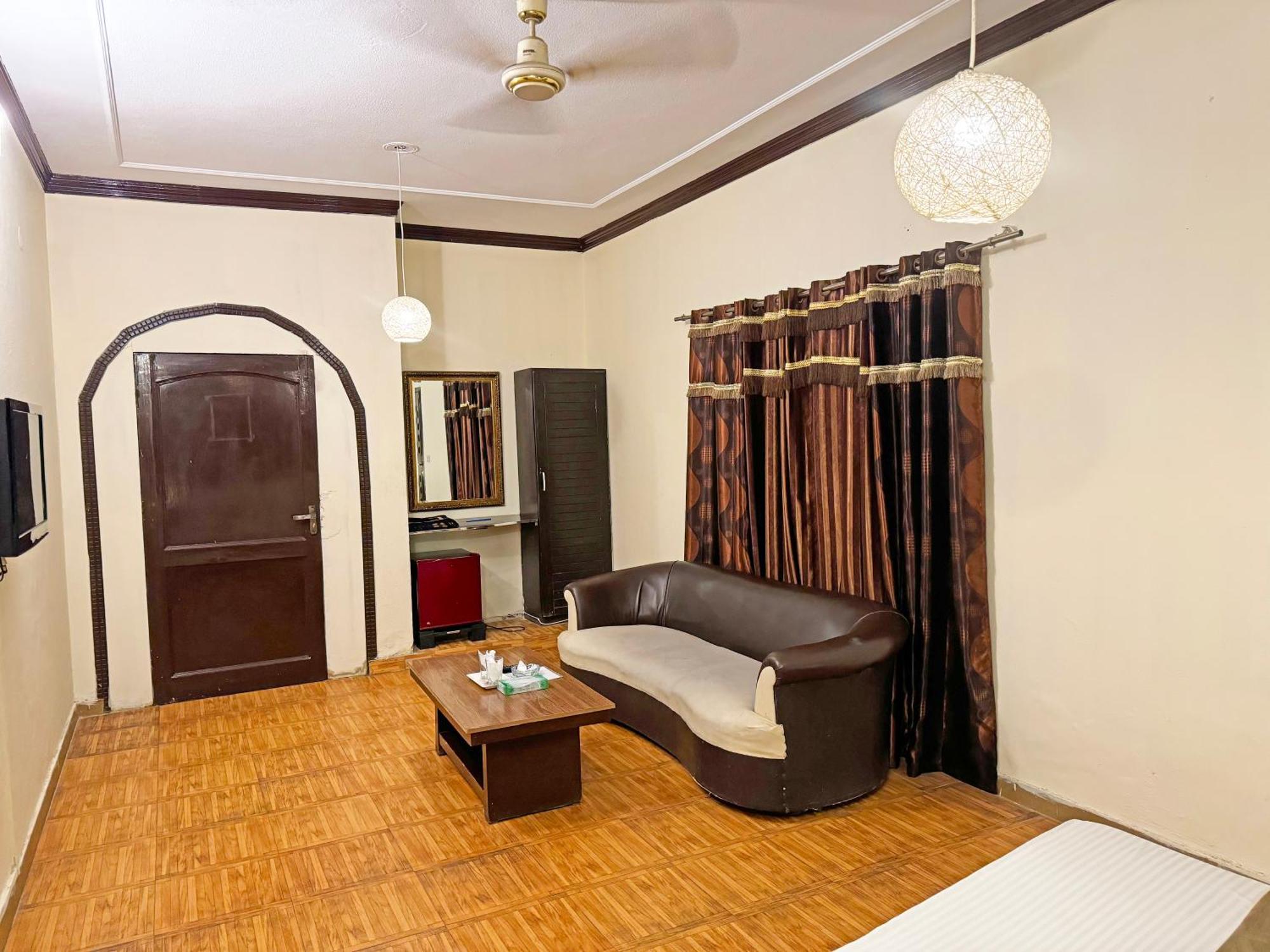 Hotel Green Fort Gulberg Lahore Esterno foto