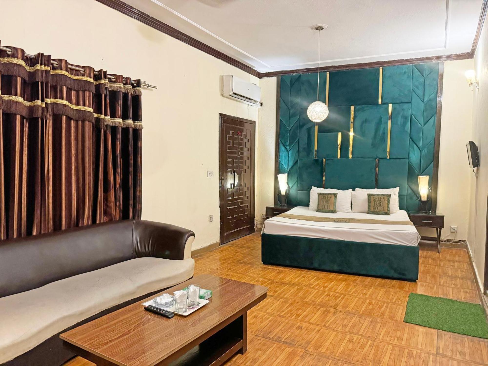Hotel Green Fort Gulberg Lahore Esterno foto