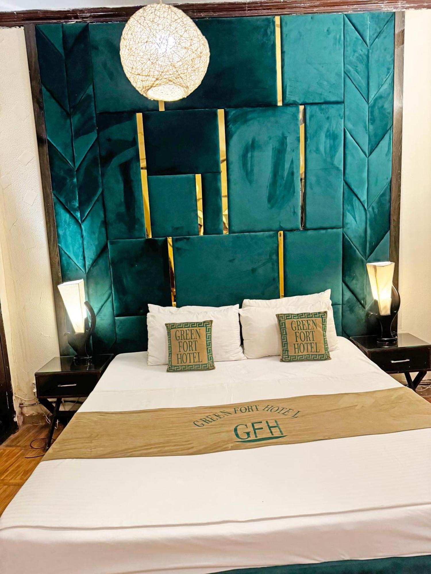 Hotel Green Fort Gulberg Lahore Esterno foto