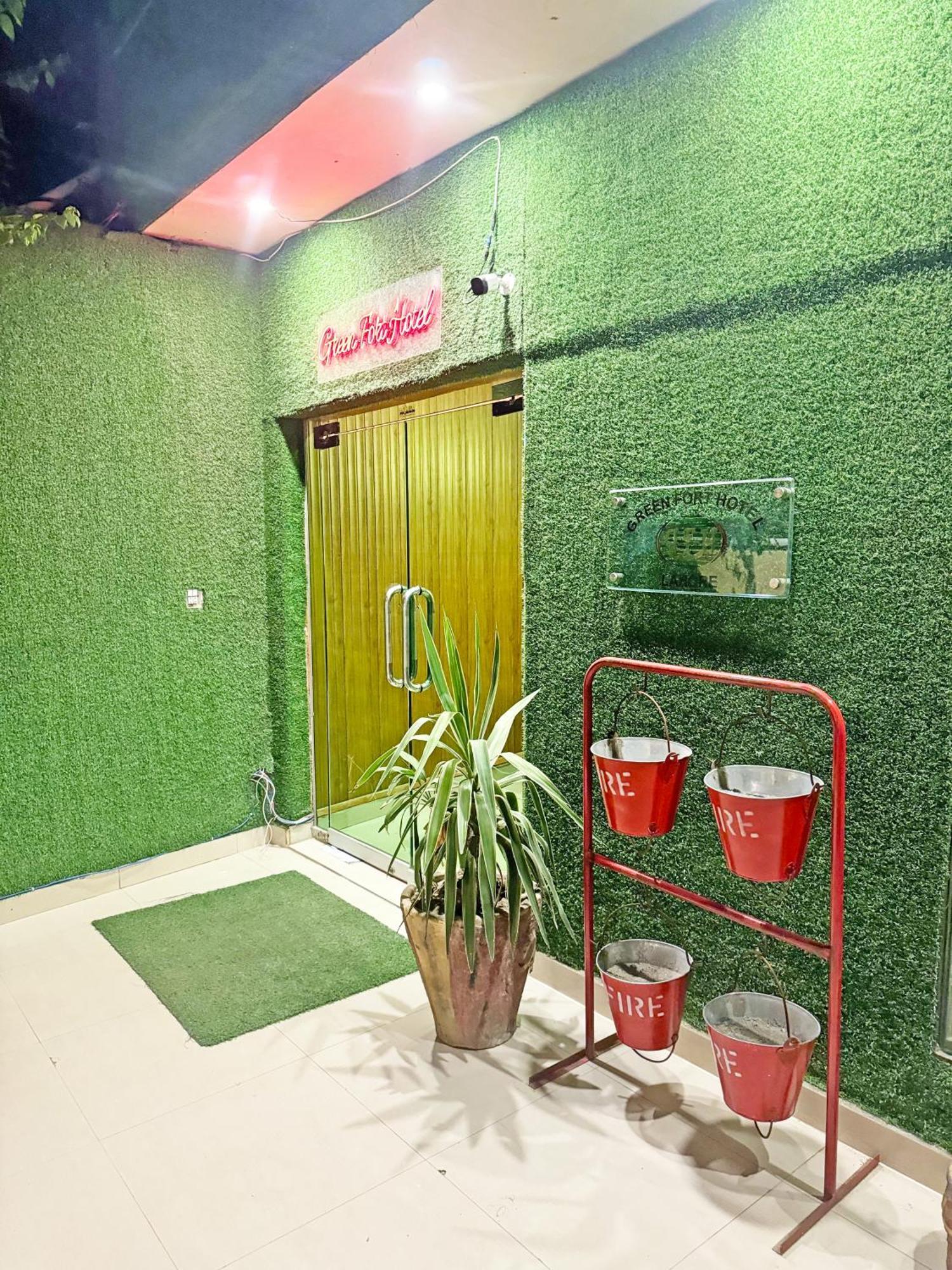 Hotel Green Fort Gulberg Lahore Esterno foto