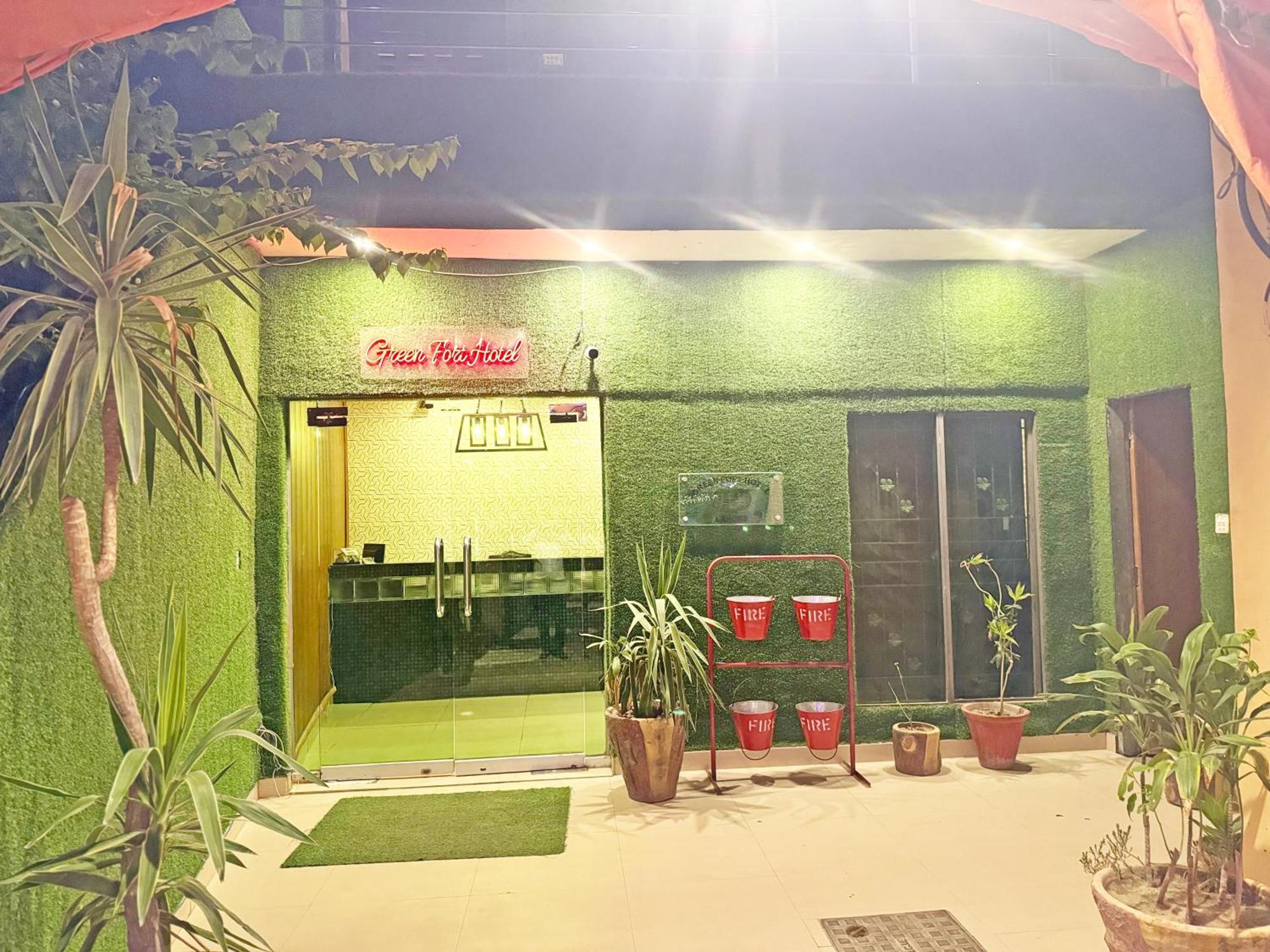 Hotel Green Fort Gulberg Lahore Esterno foto