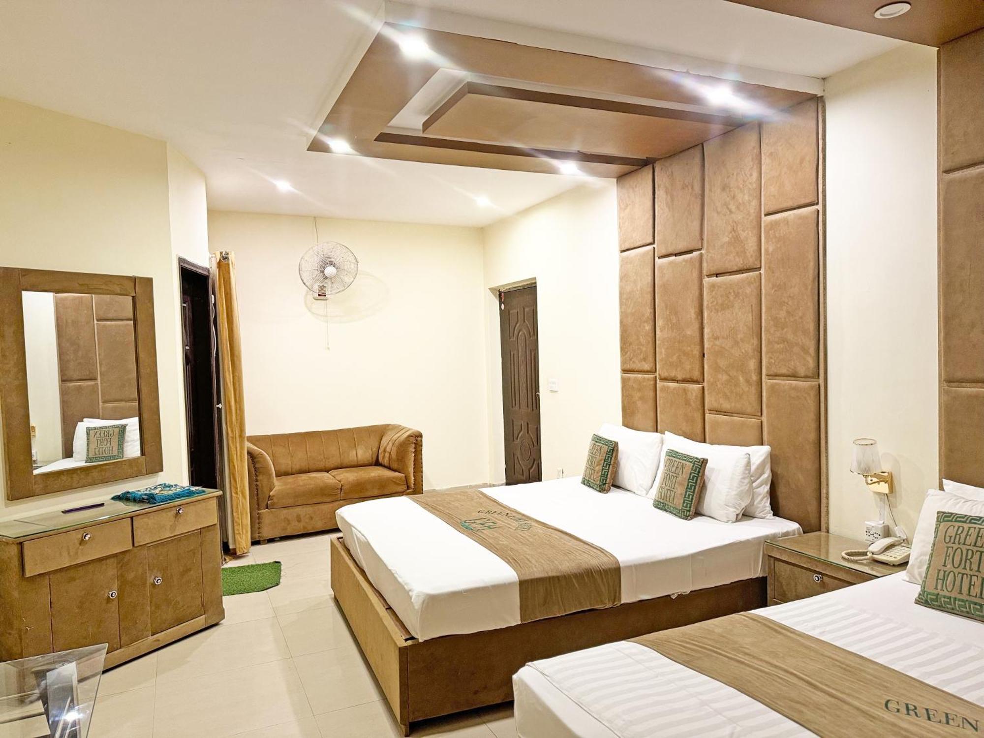 Hotel Green Fort Gulberg Lahore Esterno foto