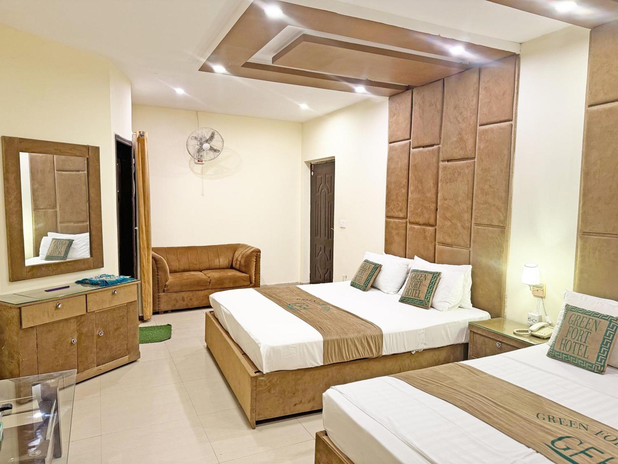 Hotel Green Fort Gulberg Lahore Esterno foto