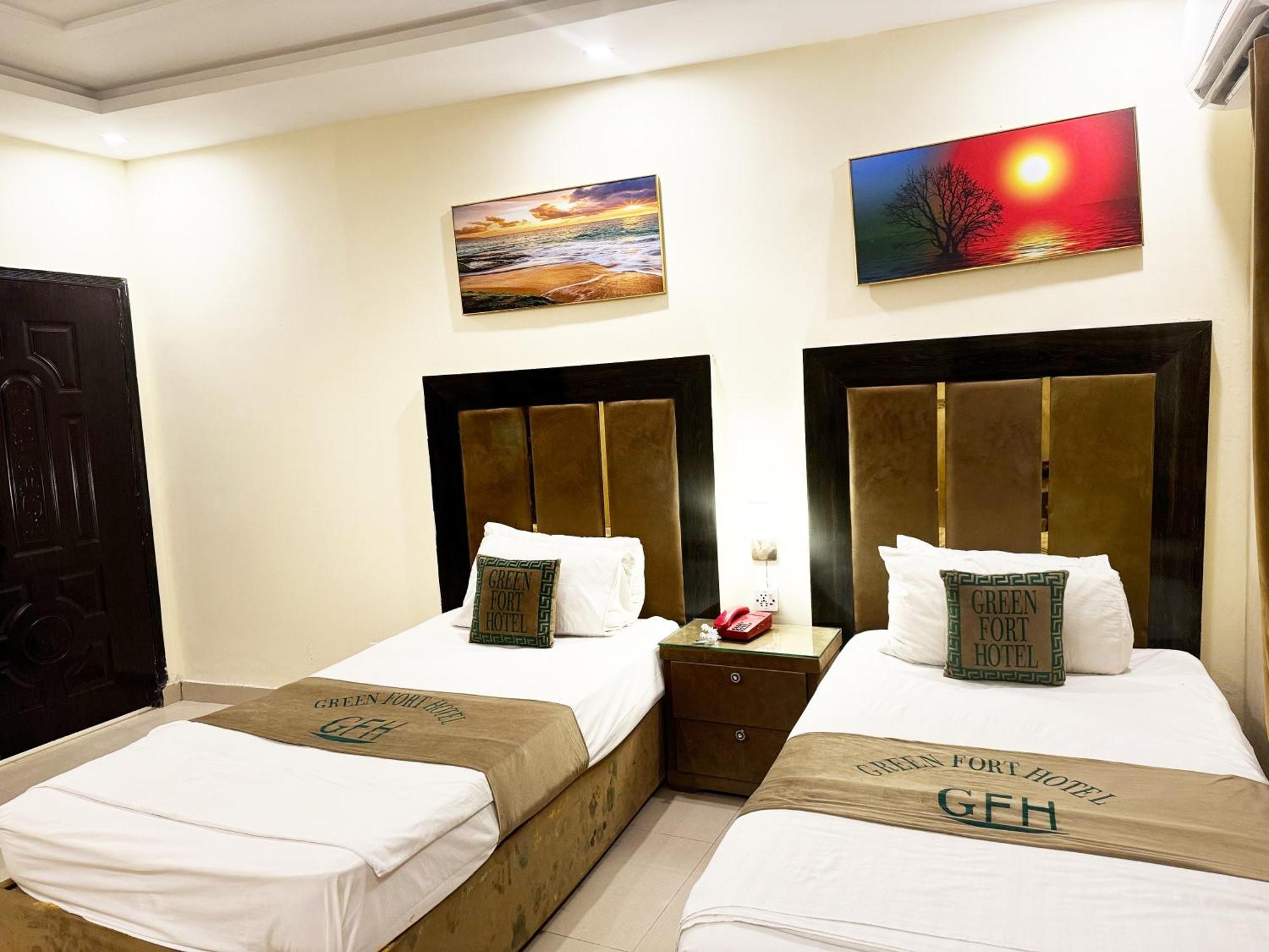 Hotel Green Fort Gulberg Lahore Esterno foto