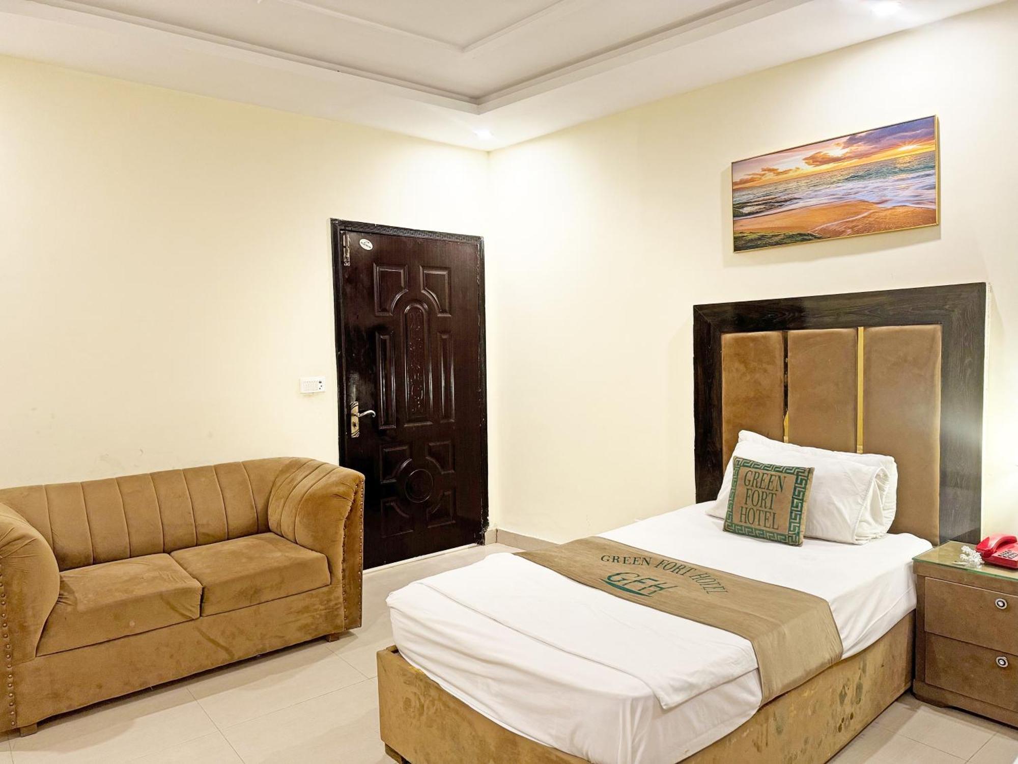 Hotel Green Fort Gulberg Lahore Esterno foto