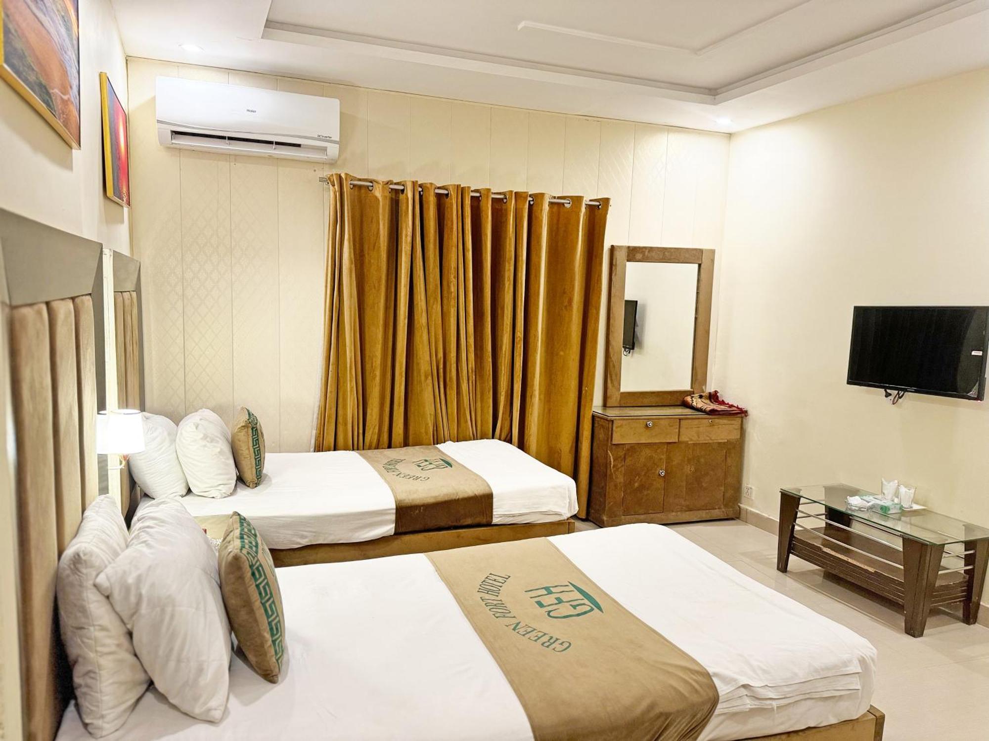 Hotel Green Fort Gulberg Lahore Esterno foto