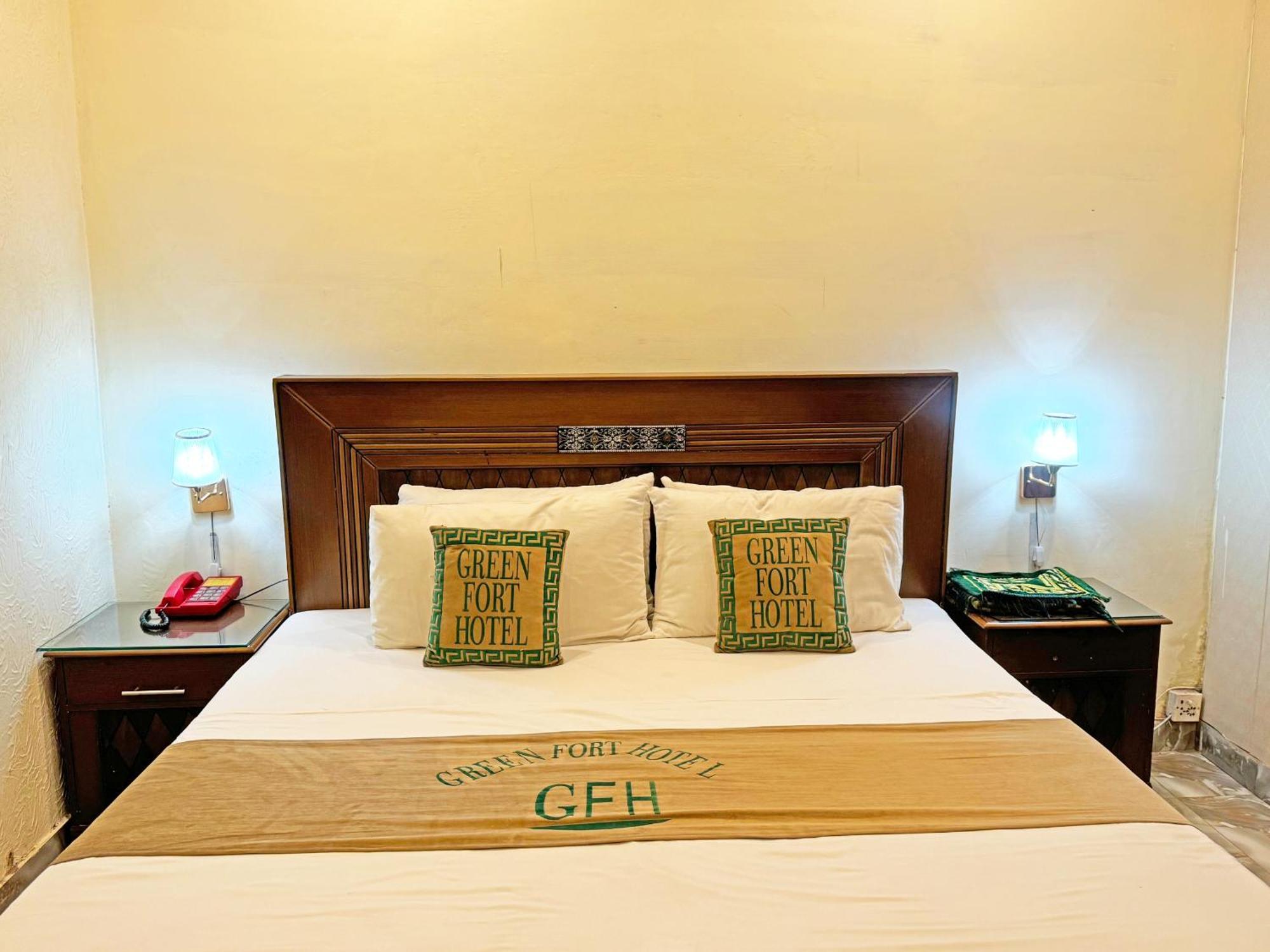 Hotel Green Fort Gulberg Lahore Esterno foto