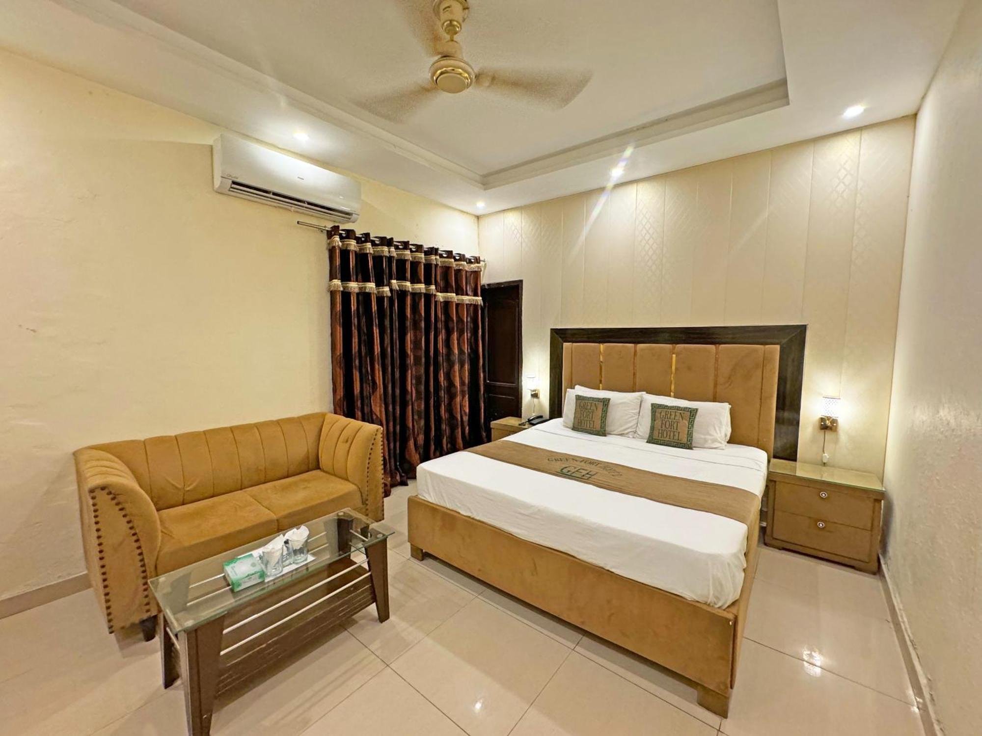 Hotel Green Fort Gulberg Lahore Esterno foto