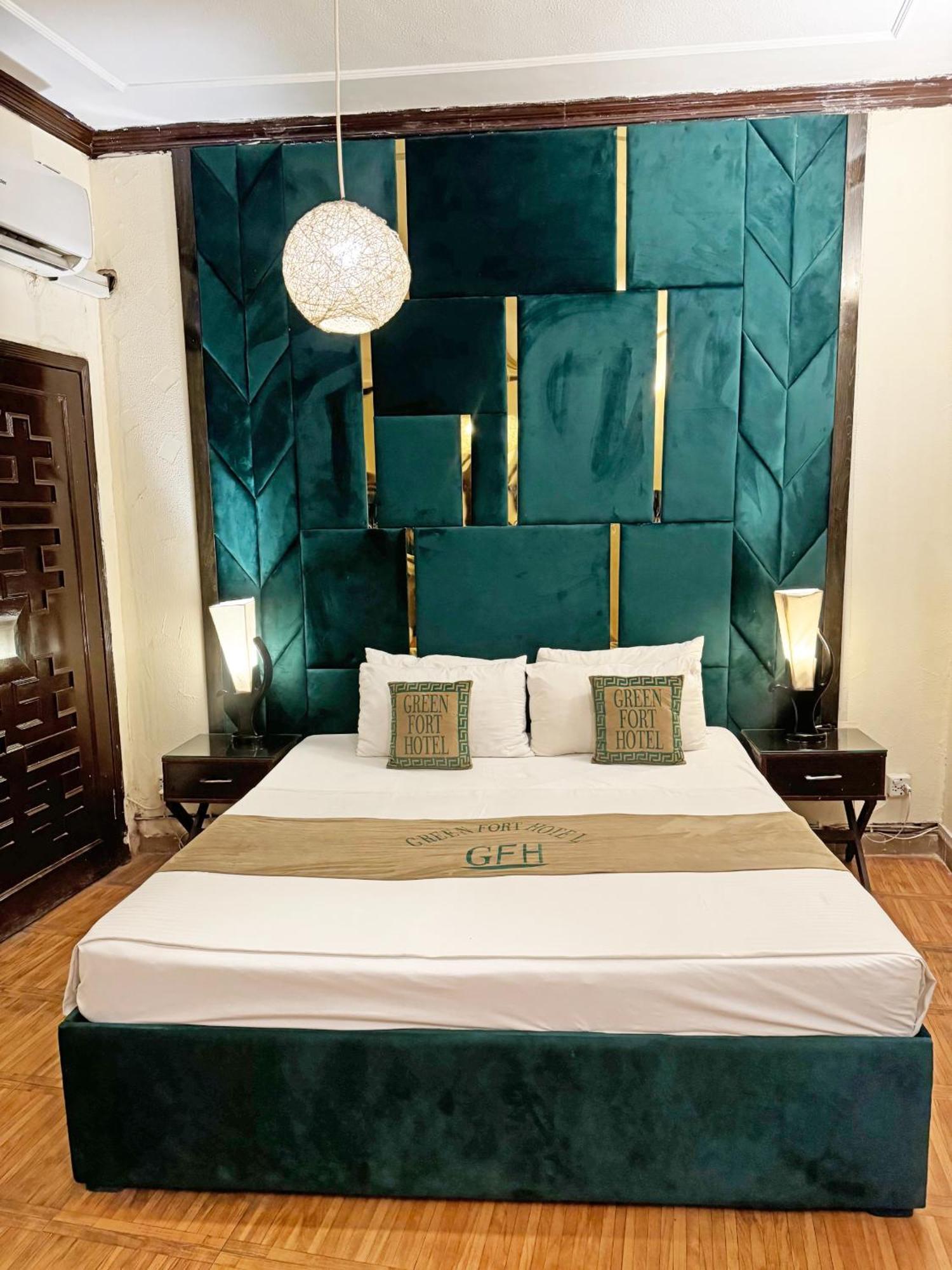 Hotel Green Fort Gulberg Lahore Esterno foto